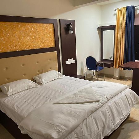 Bassac Residency Hotel Changanacheri ภายนอก รูปภาพ
